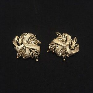 Vintage Silver Leaf Chunky Clip On Earrings